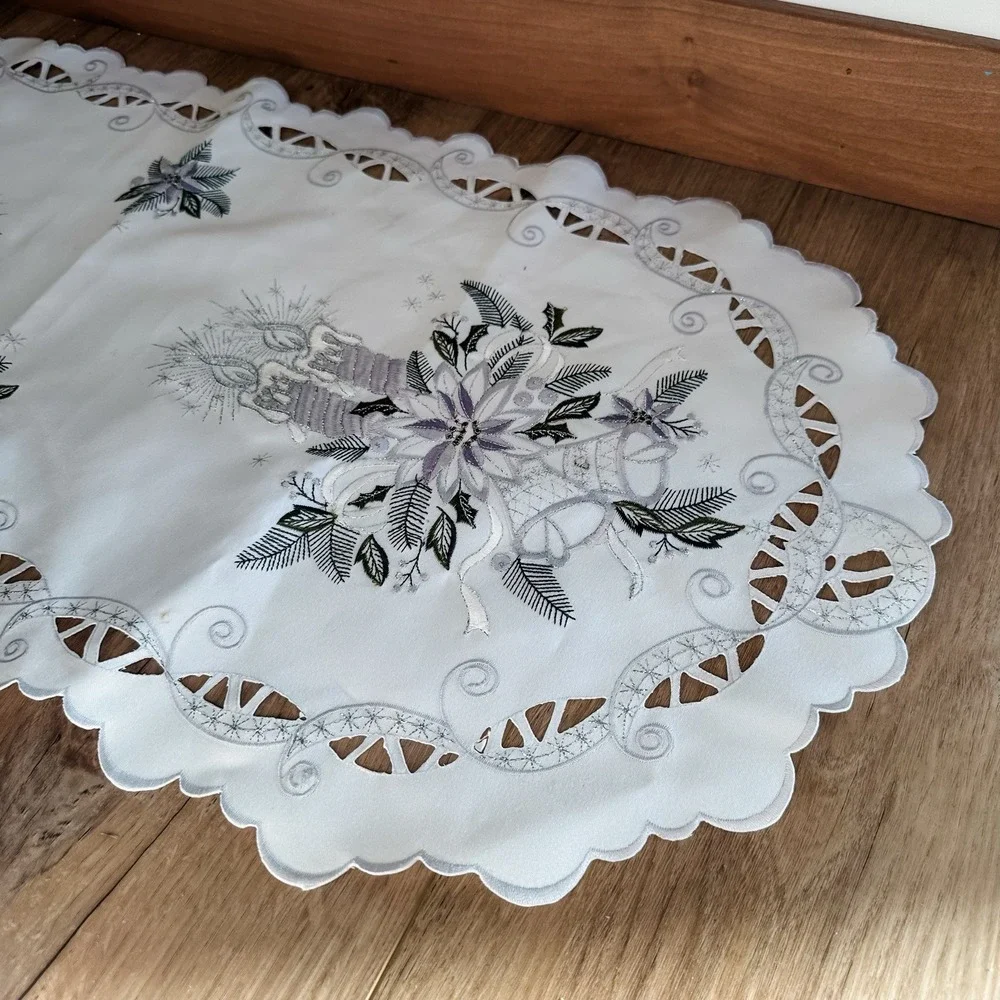 VTG Oval Table Piece Runner Cutwork‎ Embroidery Christmas Poinsettia 34x15 White